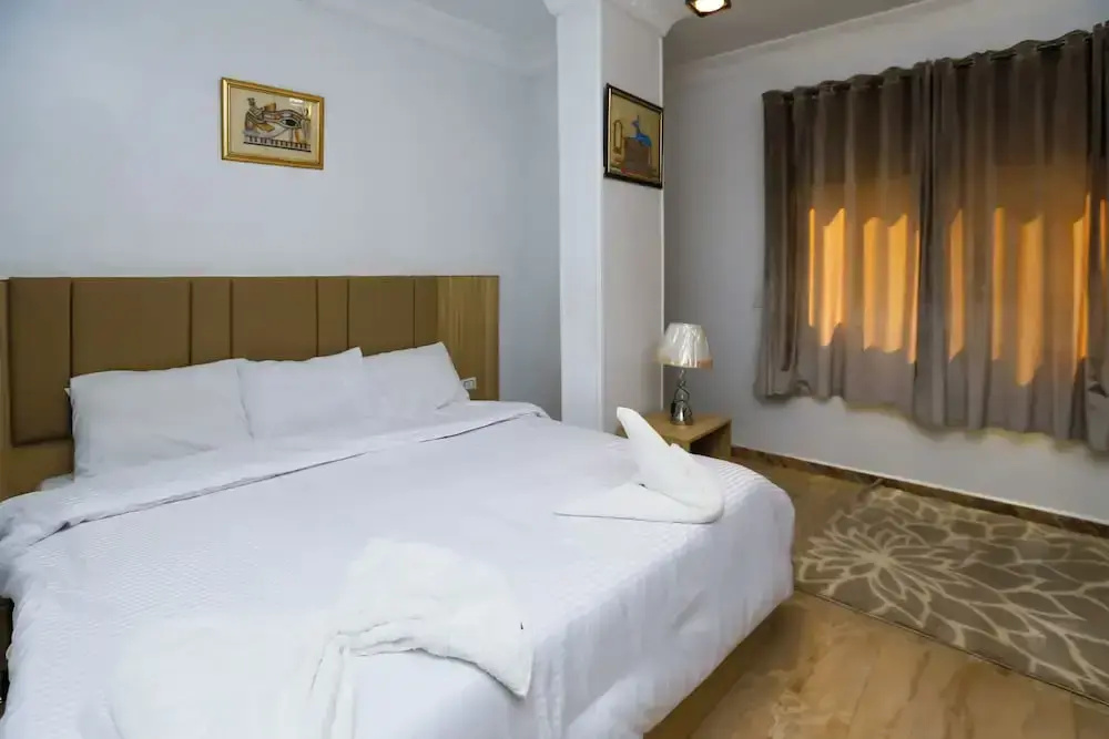 Deluxe Double room (full double bed)