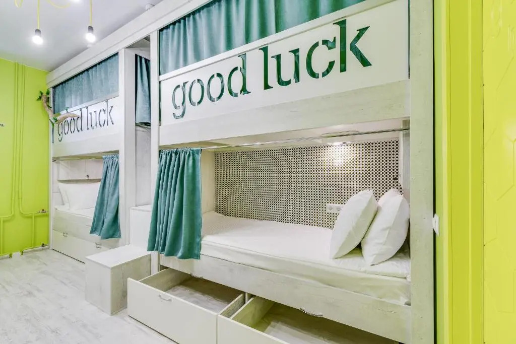 Кровать в общем номере (женский номер) в Good luck