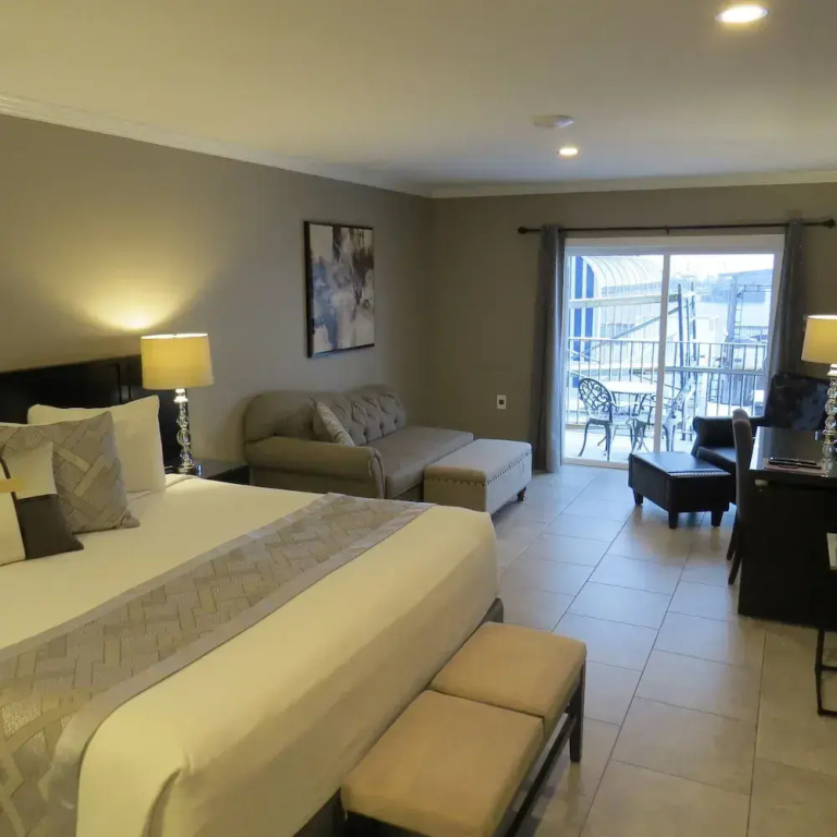 1 Bedroom Suite with balcony and with ocean view