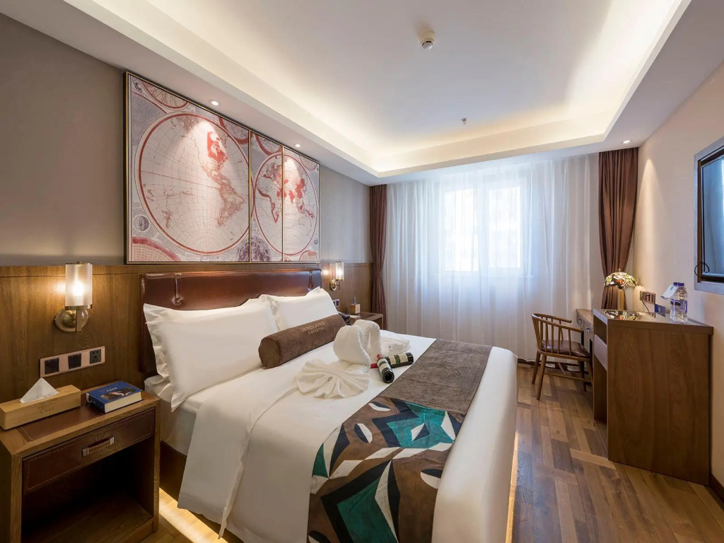 Отель James Joyce Coffetel Beijing West Railway Station Lianhua Bridge в Пекине