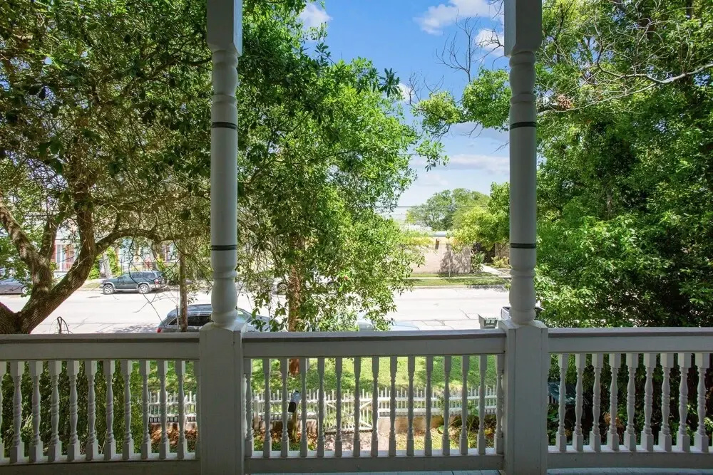 Antigua Key - Just A Couple Blocks To Seawall Beaches, Shops, Restaurants And Pleasure Pier! 4 Bedroom Home by RedAwning