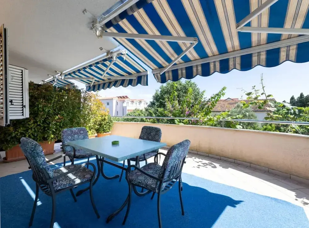 Bright and Spacious Apartment With Terrace in Kastel Stafilic