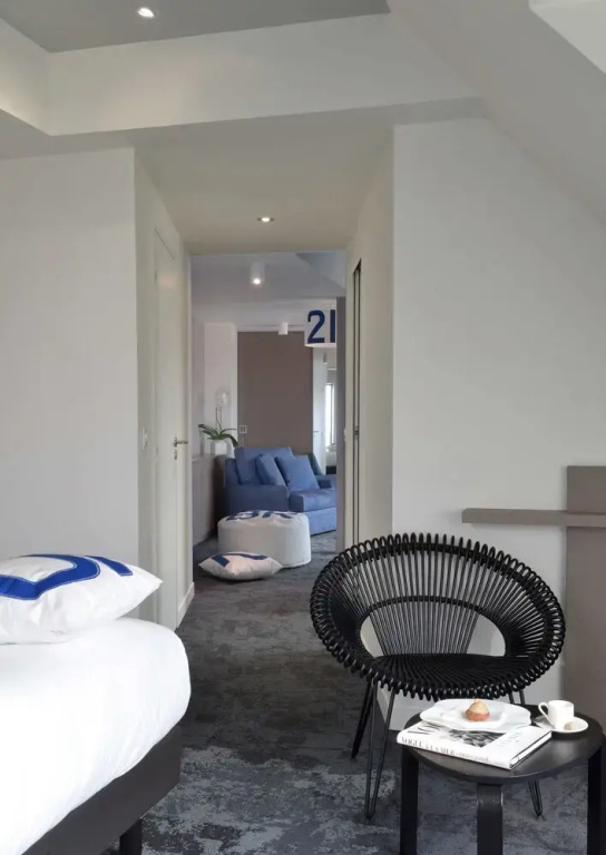 Double Suite with balcony (full double bed)