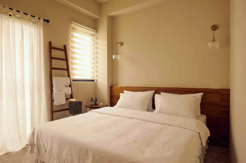 Standard Double room with balcony (full double bed)