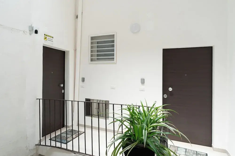Nicolaus 204 - Brown & Grey Rooms by Wonderful Italy