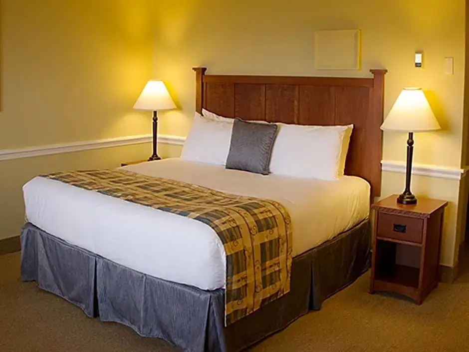 Double Suite with lake view (full double bed)