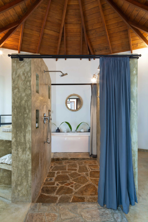 Standard room with pool view