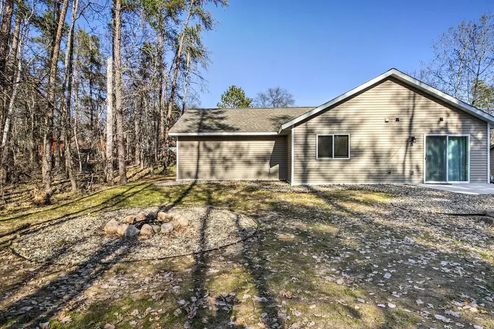Breezy Point Cabin w/ Fire Pit - Walk to Lake — фото 3