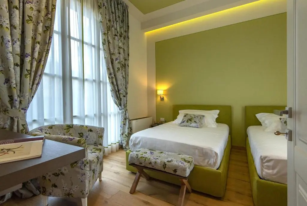 Double Suite (full double bed)