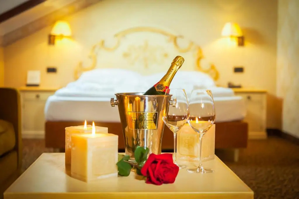 Deluxe Double room (full double bed)