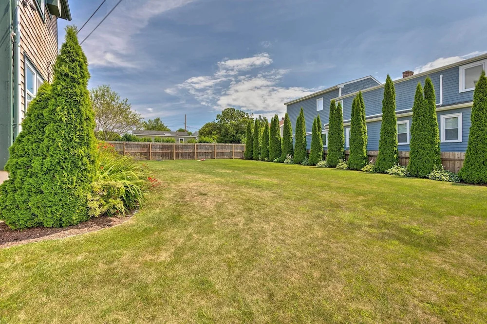 Coastal Abode w/ Beach Views, Walk to Beach & Bars