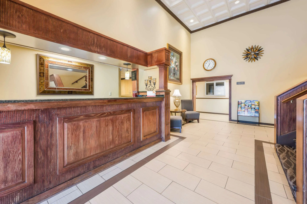 Lobby & Reception