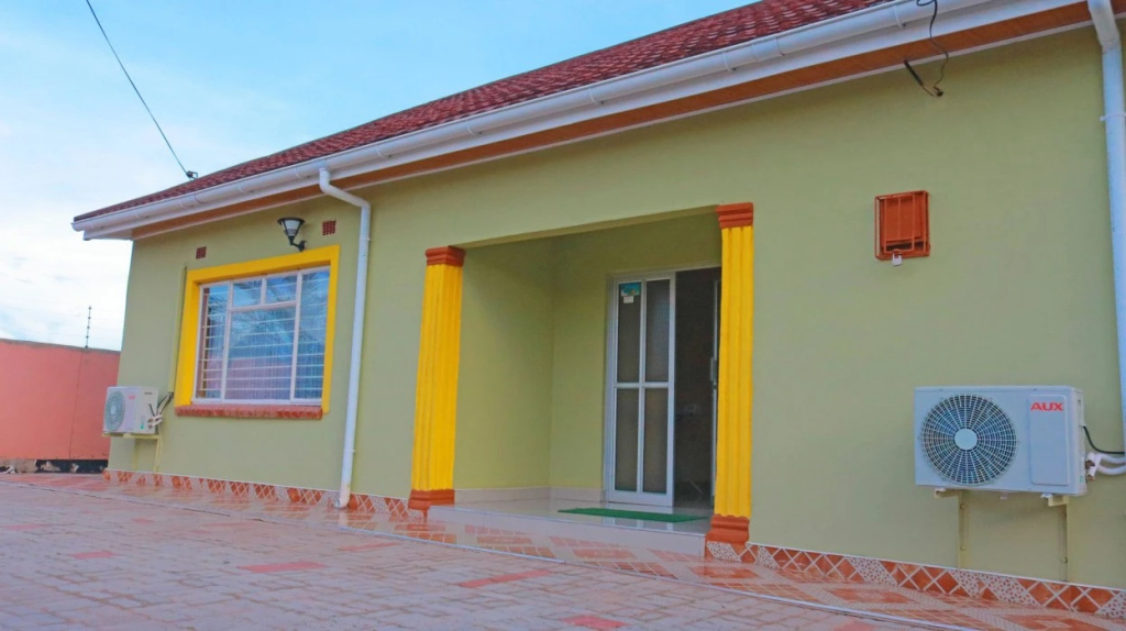 KM Executive Lodge