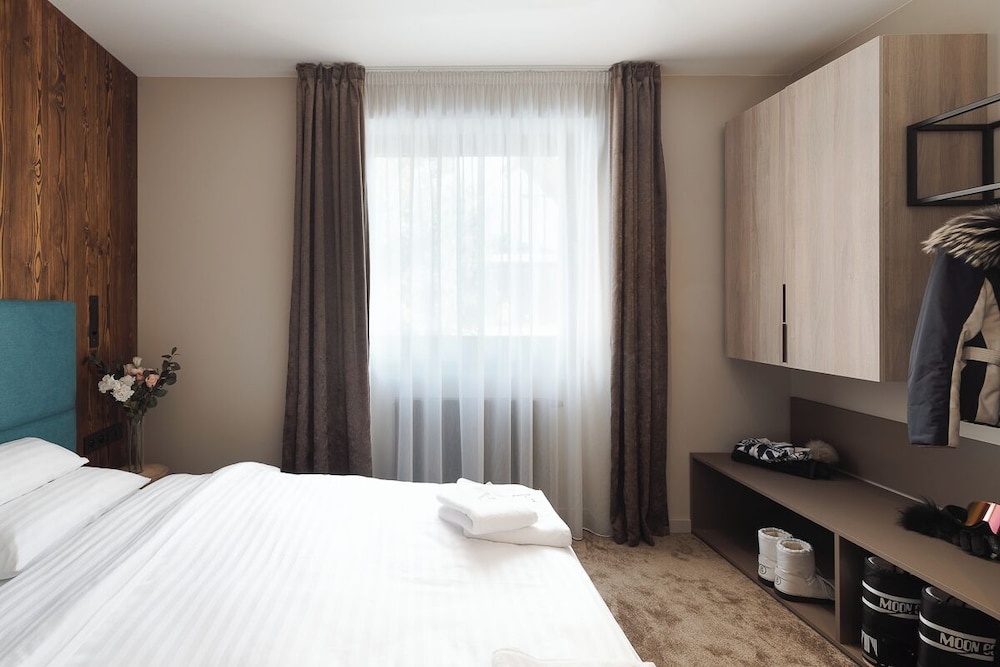 Avenue Chalet — 4