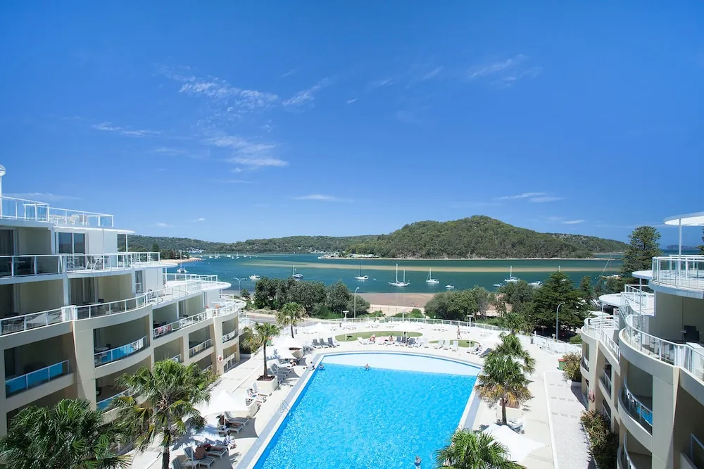 BASE Holidays - Ettalong Beach Premium Apartments