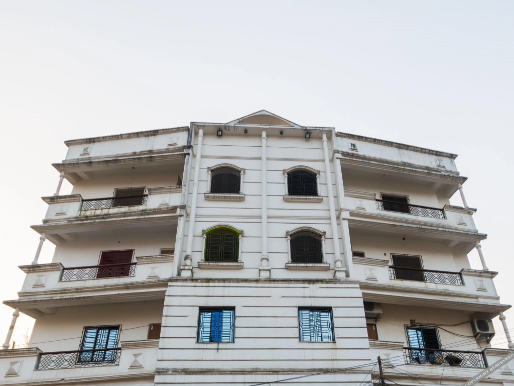 Oyo 10471 Hotel Samrat Palace