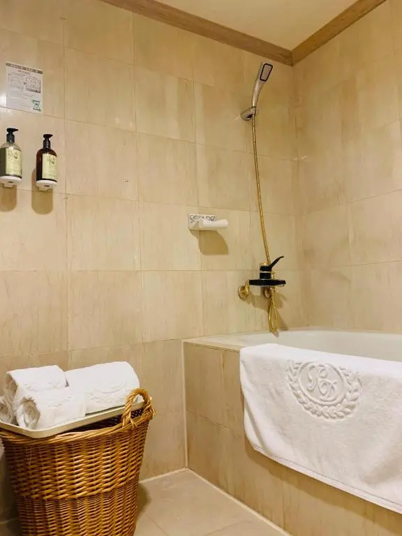 Kingdom Hotel - Chambres