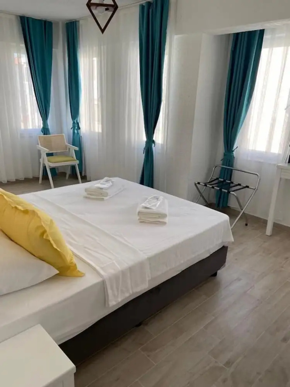 Standard room with street view