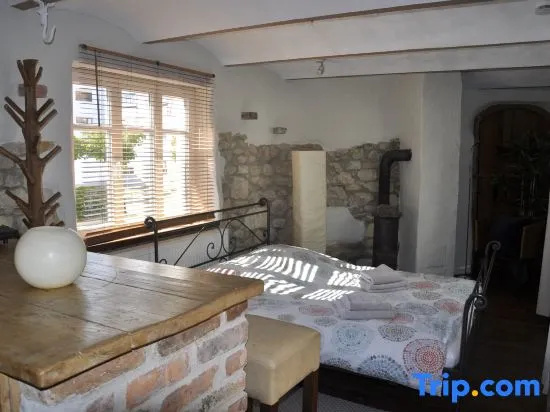 1 Bedroom Apartment with garden view