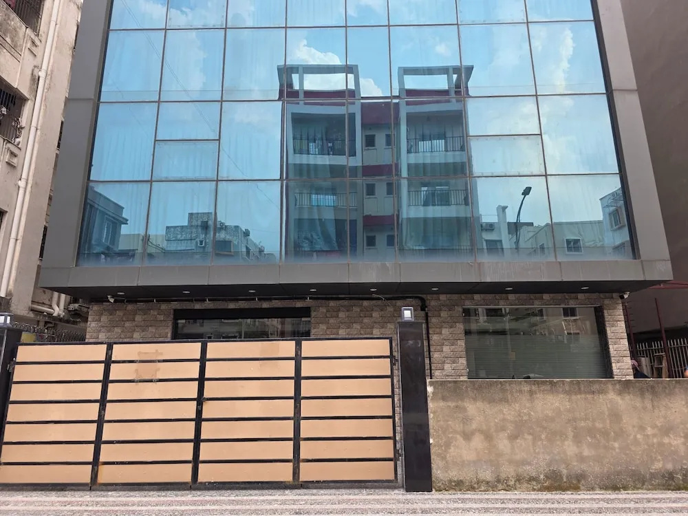 The Bay Suites - NIS