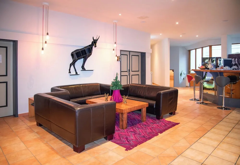 Lobby & Reception