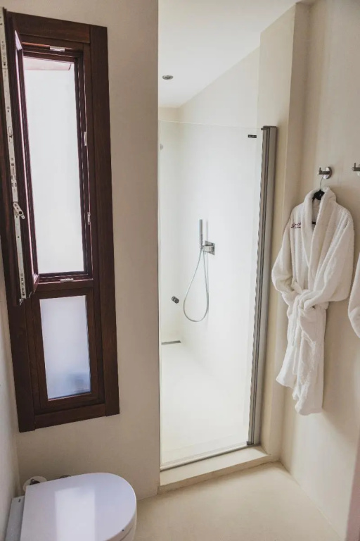Deluxe Double room (full double bed)