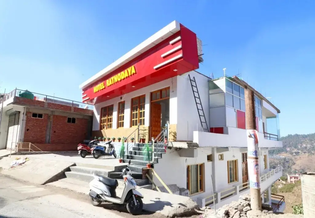 OYO 26832 Hotel Ratnodaya