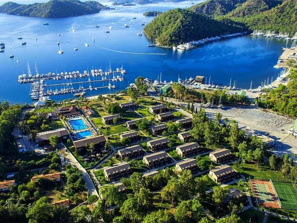 Beach & Waterfront