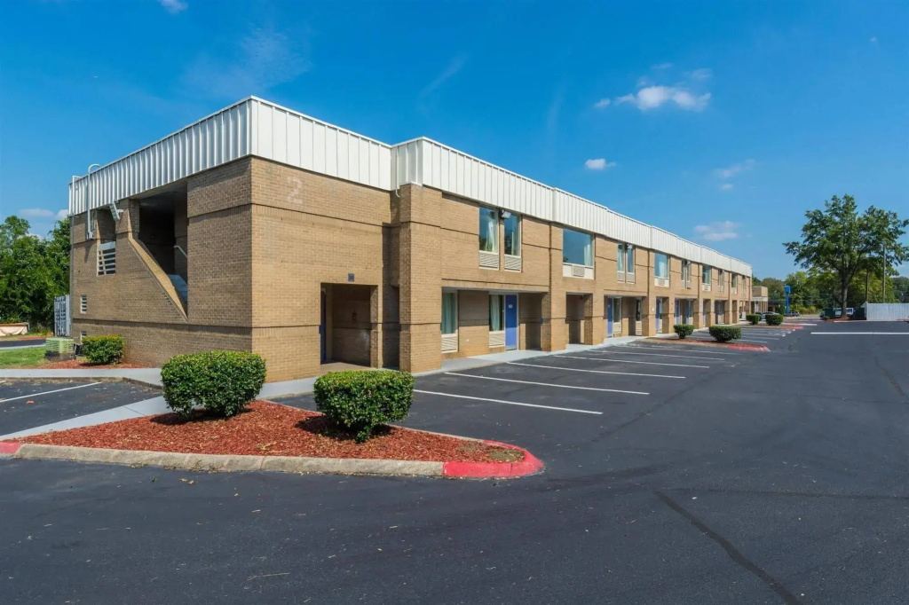 Econo Lodge Airport near Billy Graham Parkway