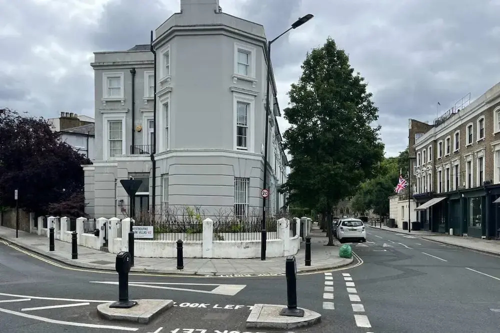 The Westbourne Park Place - Elegant 3bdr Flat