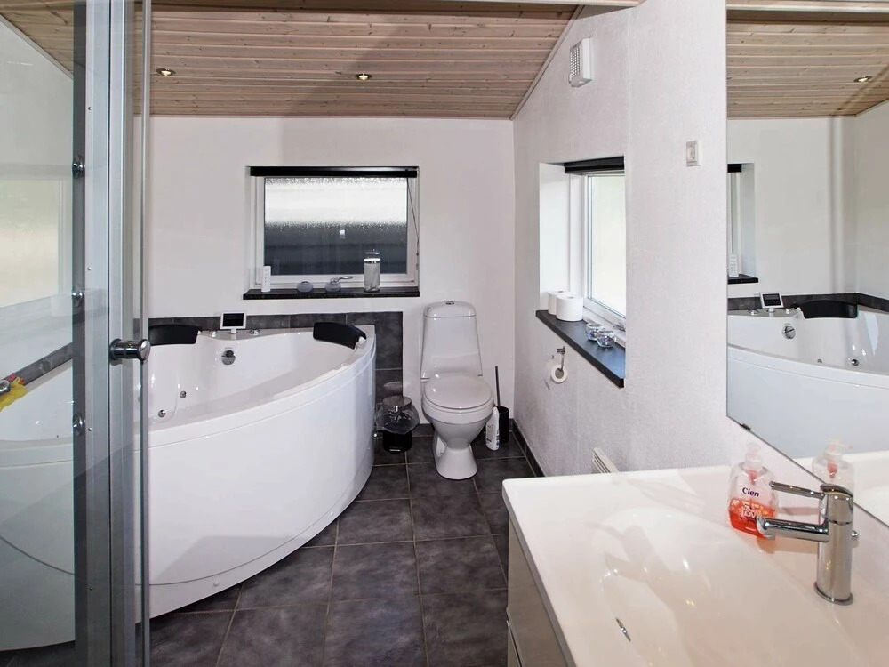 Attractive Holiday Home in Hemmet With Terrace - фото 8