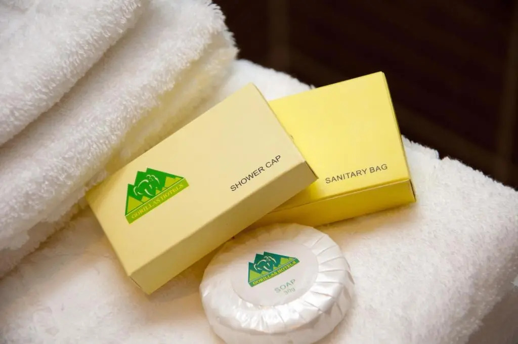 豪華雙人房,設有陽台及花園景觀,配有雙人床。