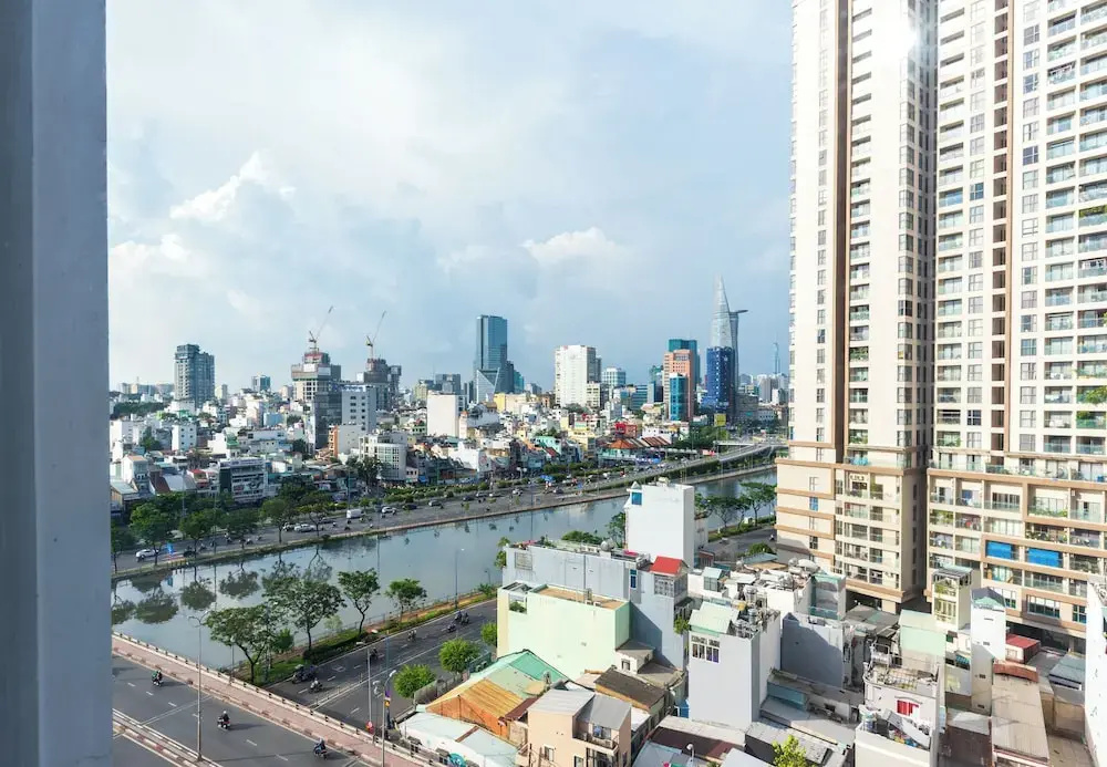 Refined Saigon - Rivergate Apartment