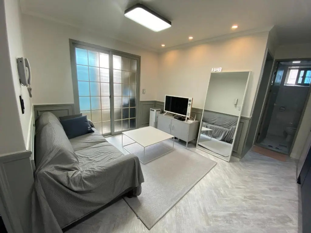 2907 House