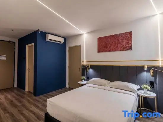 Standard Double room with partial view (full double bed)