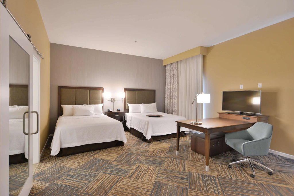 Hampton Inn & Suites Chippewa Falls - 3