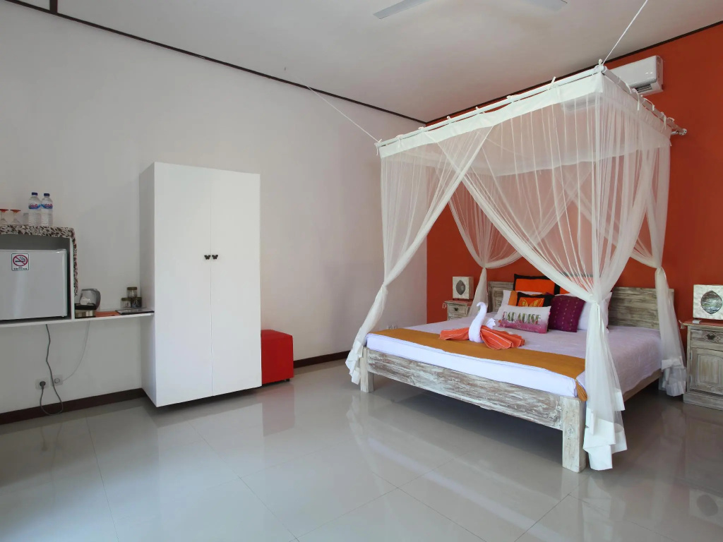 Deluxe room with pool view