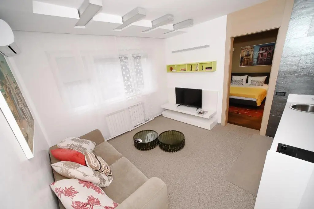 STATUS Superior Apartments