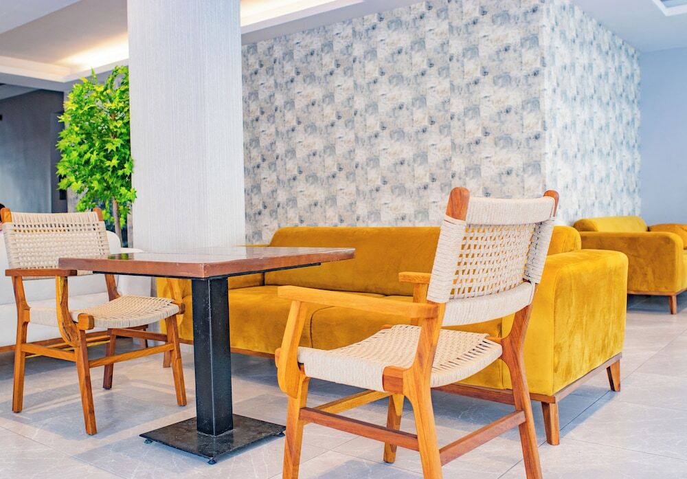 Двухместный номер Standard с балконом и с видом на море двуспальная кровать в Point Beach Hotel
