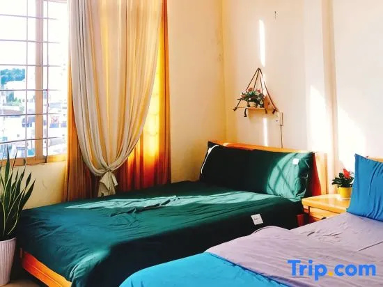 Standard Quadruple room with city view