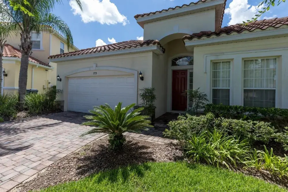 South Facing Pool With no Rear Neighbours Close to Disney