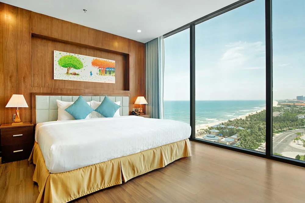 Yarra Ocean Suite Danang