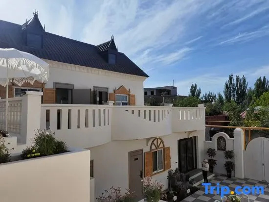 Yelaya Manor