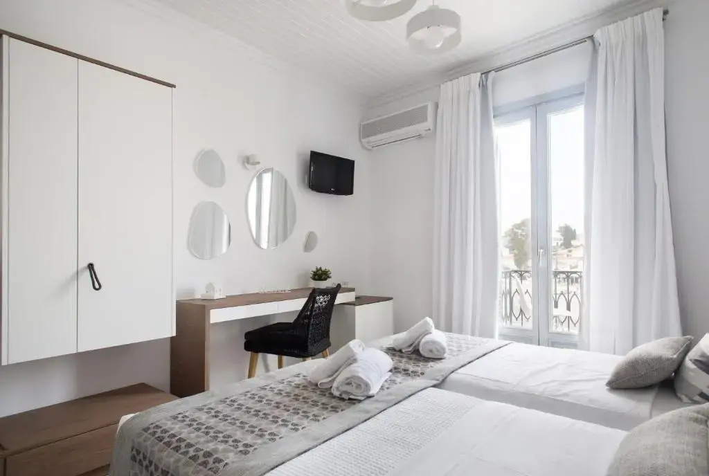 Standard Double room with partial sea view (full double bed)