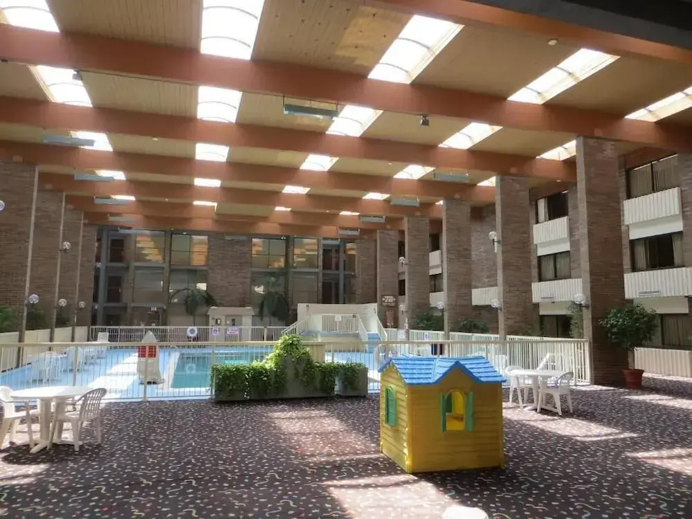 Lansing Delta West Hotel
