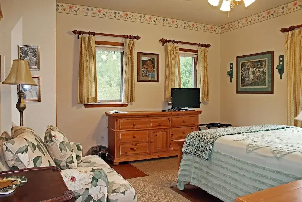 Standard Double room with balcony and with land view (full double bed)