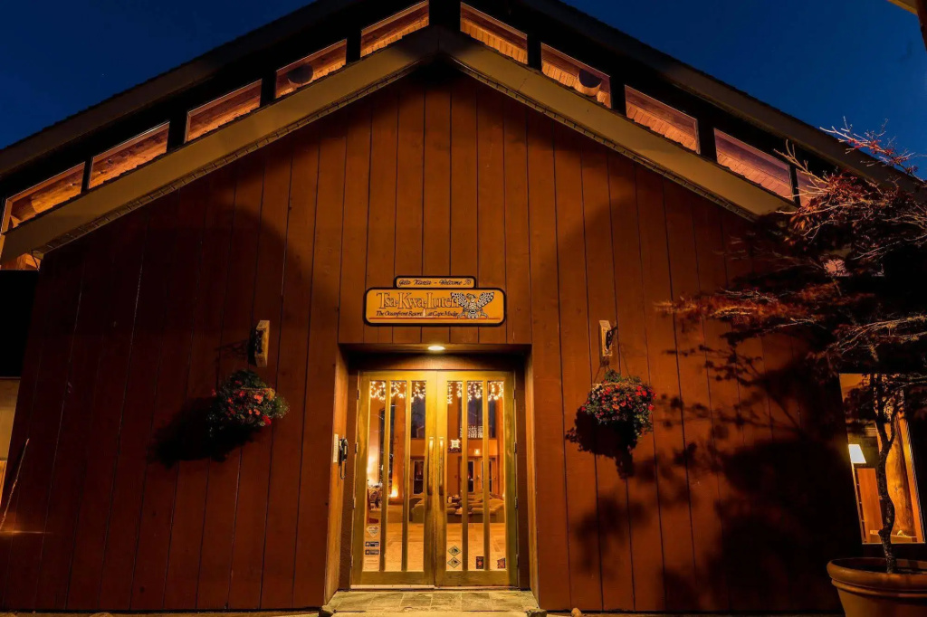 Tsa-Kwa-Luten Lodge