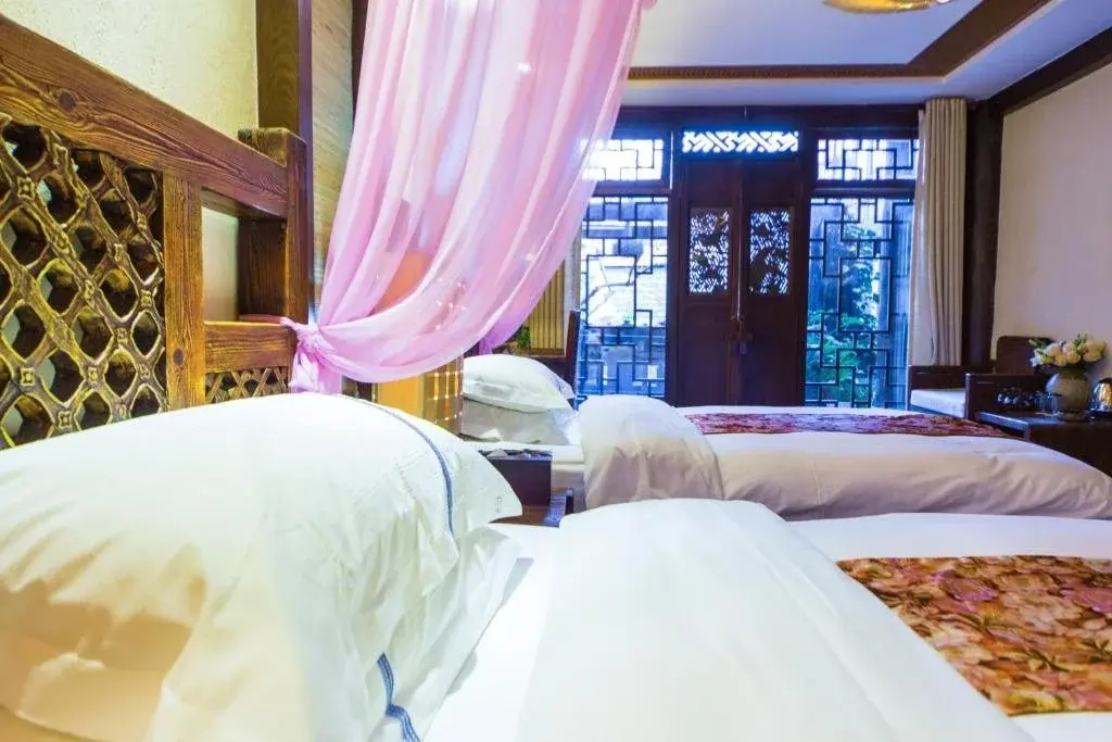Lijiang Yuntian Palace Hotel - фото 4