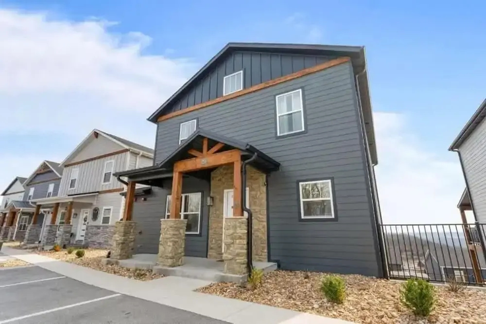 Modern Getaway w Hot Tub Arcade Stunning Views
