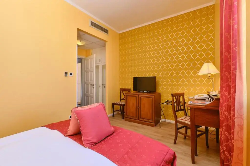 Standard Double room with sea view (full double bed)